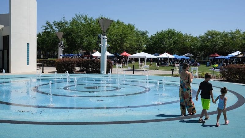Park Square - Lithia, FL
