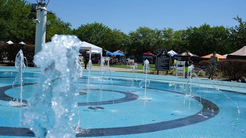 Park Square - Lithia, FL