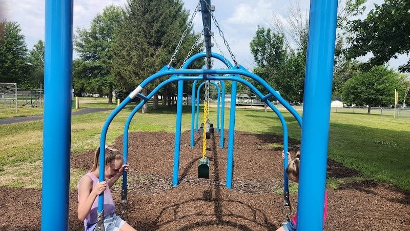 Memorial Park Aquatic Center - Manito, IL