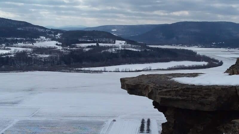 Vroman's Nose Hiking Trail - Middleburgh, NY