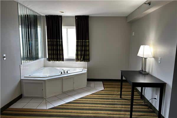 Super 8 by Wyndham Mound City - Mound City, MO