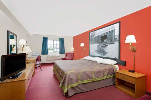 Super 8 by Wyndham Mound City - Mound City, MO