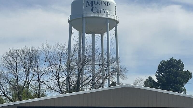 Toad Hollar Bar & Grill - Mound City, MO