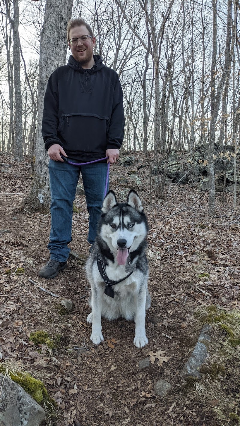 Avalonia TriTown Preserve Parking - North Stonington, CT