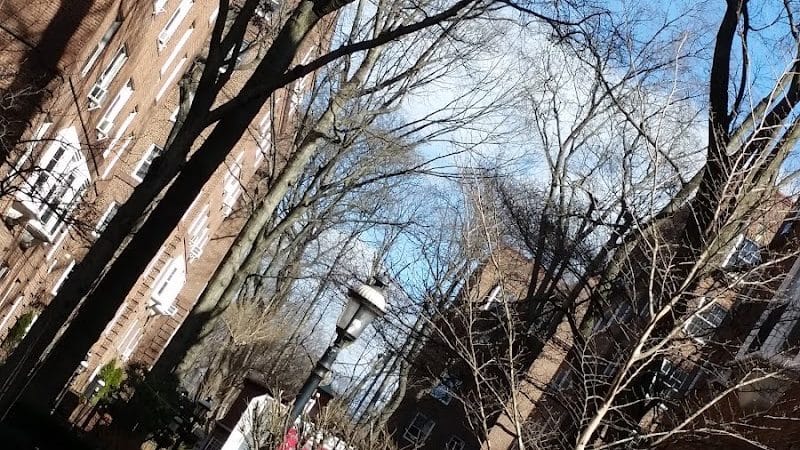 Wallenberg Square - Richmond Hill, NY
