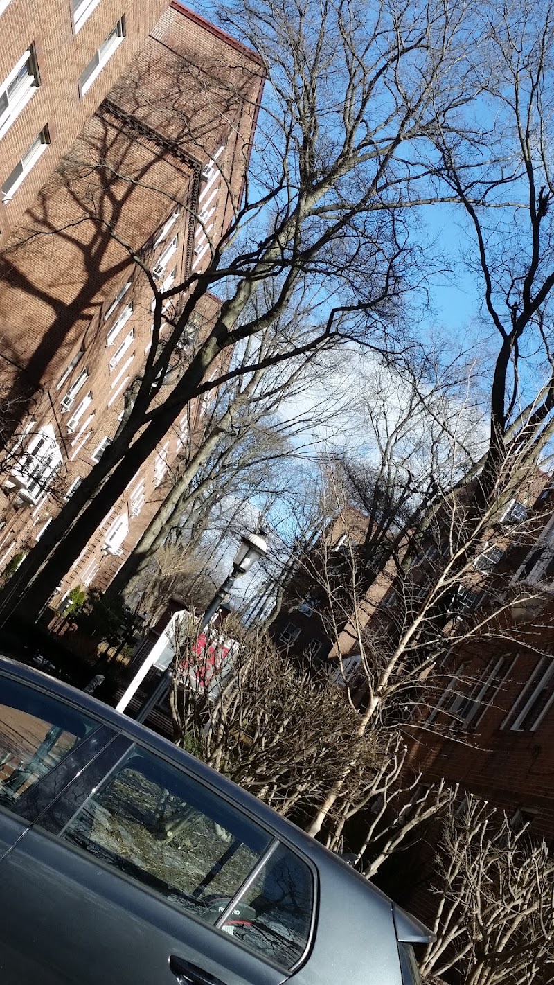 Wallenberg Square - Richmond Hill, NY