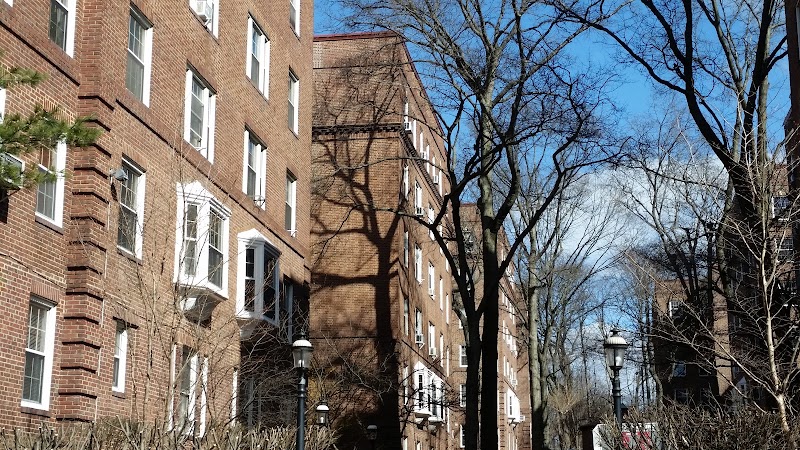 Wallenberg Square - Richmond Hill, NY
