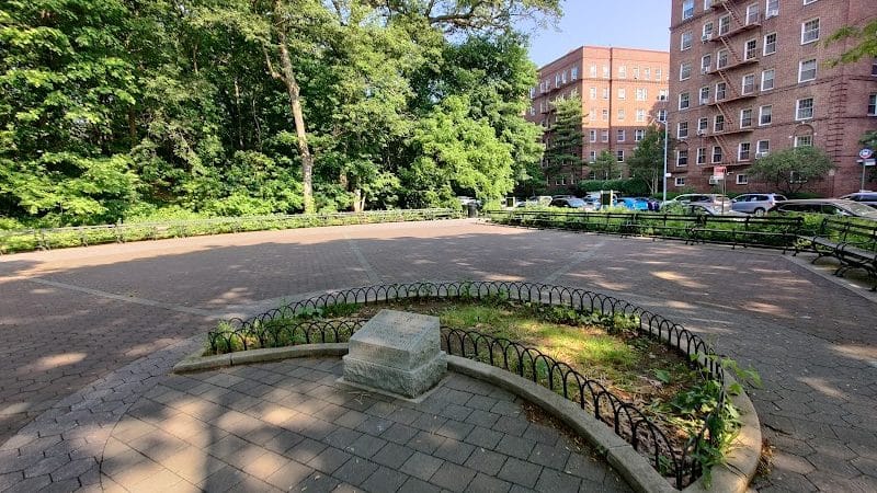 Wallenberg Square - Richmond Hill, NY