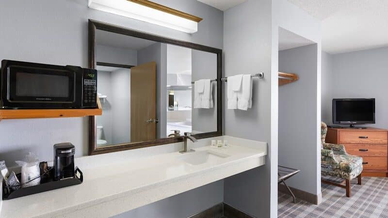 AmericInn by Wyndham Stuart - Stuart, IA