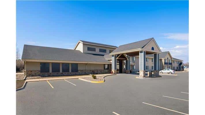 AmericInn by Wyndham Stuart - Stuart, IA