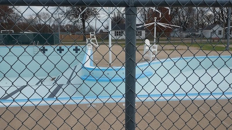 Vandalia Pool And Tri-County Park - Vandalia, MO