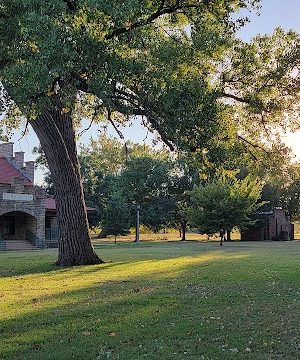 Park Villa - North Riverside park