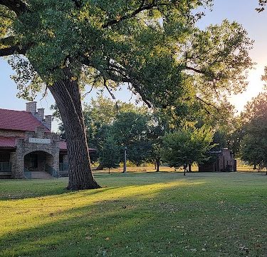 Park Villa - North Riverside park