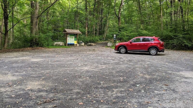Norwalk River Valley Trail - North Parking - Wilton, CT