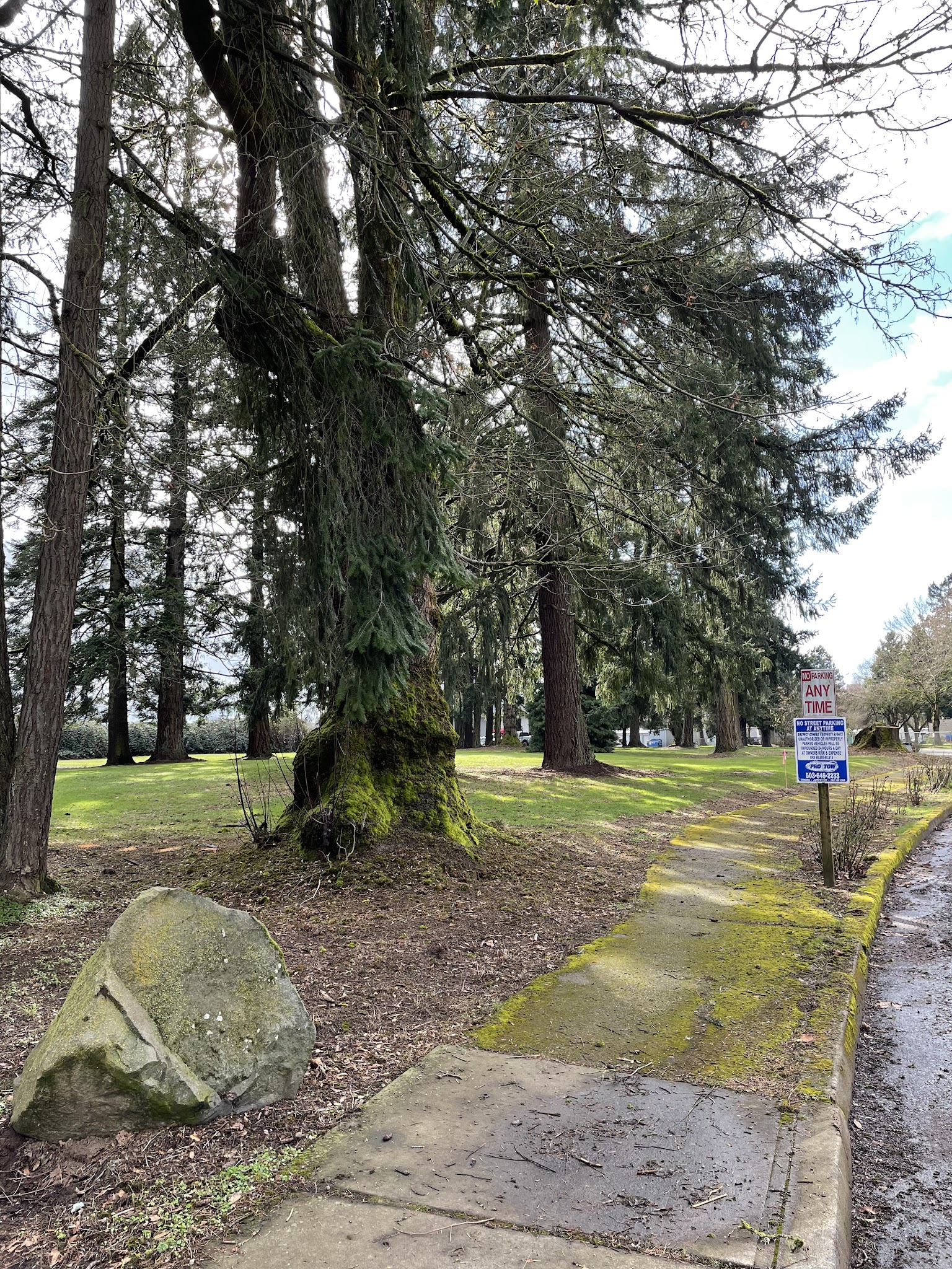 Dog Park w/Tables - Aurora, OR
