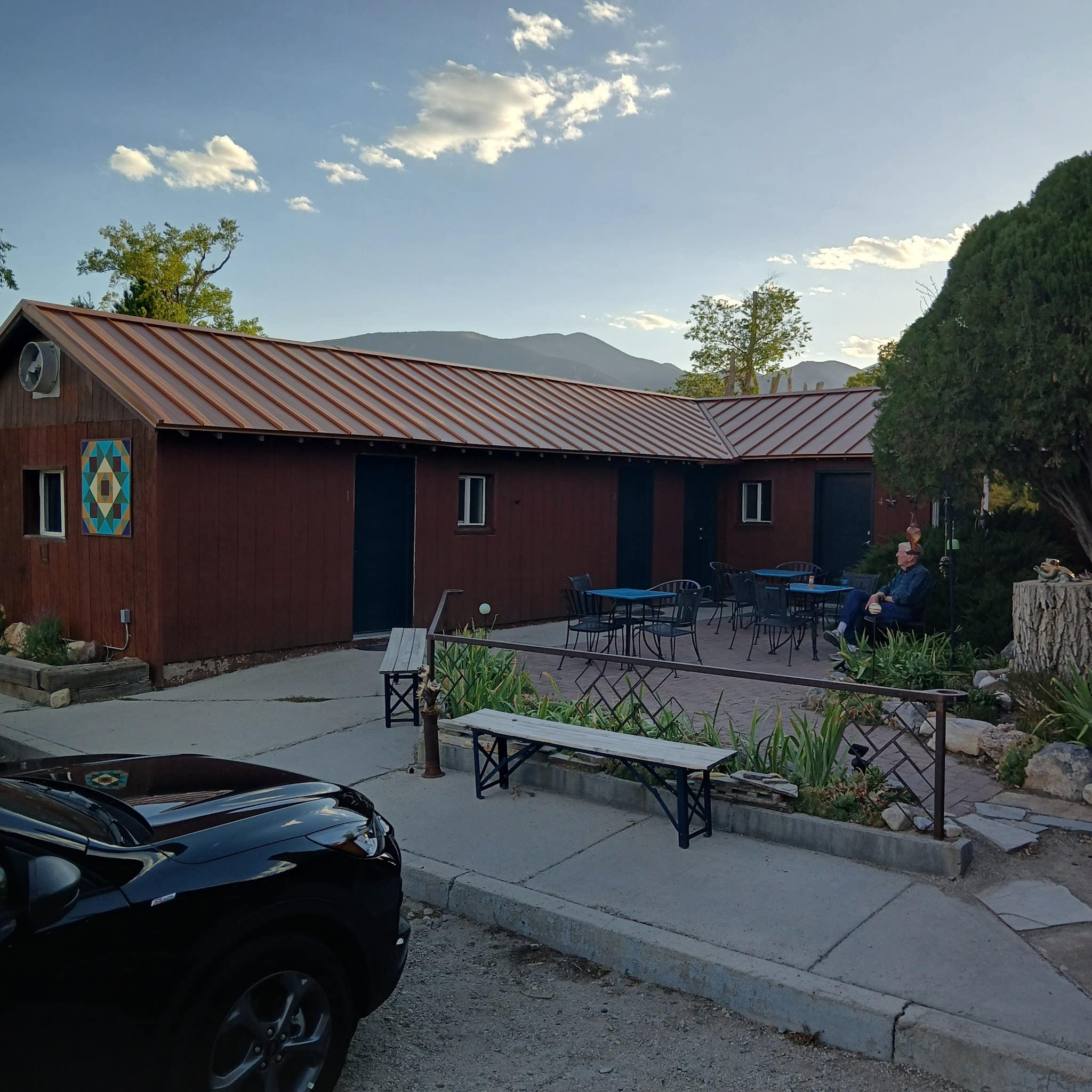 Stargazer Inn & Bristlecone General Store - Baker, NV