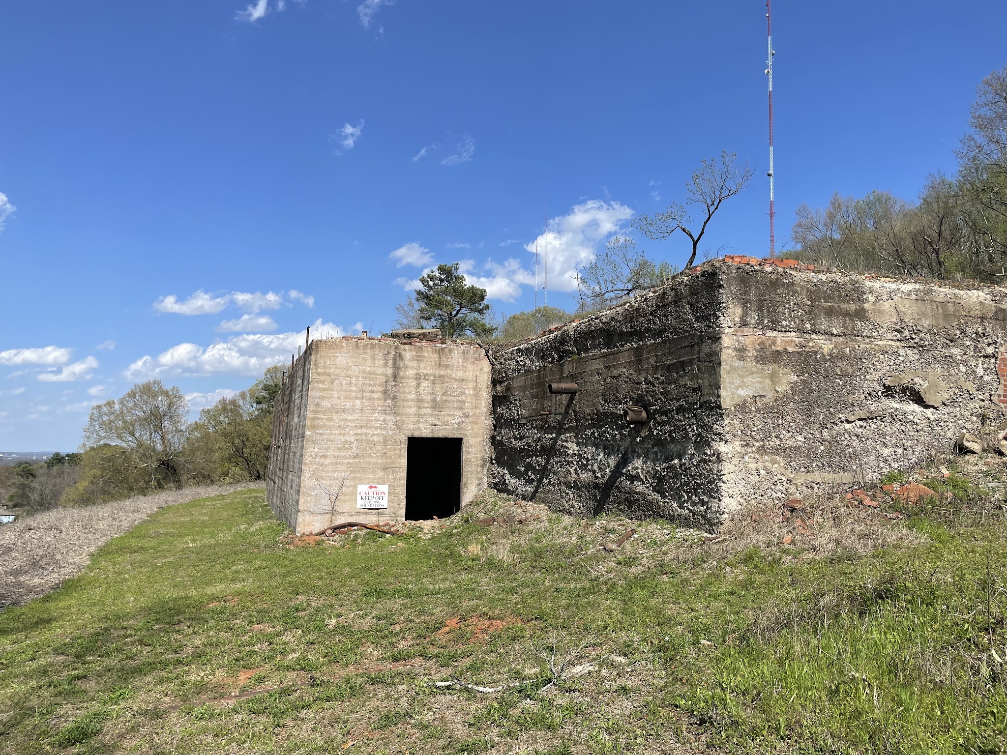 Red Mountain Park, Venice Road entrance and parking lot - Birmingham, AL