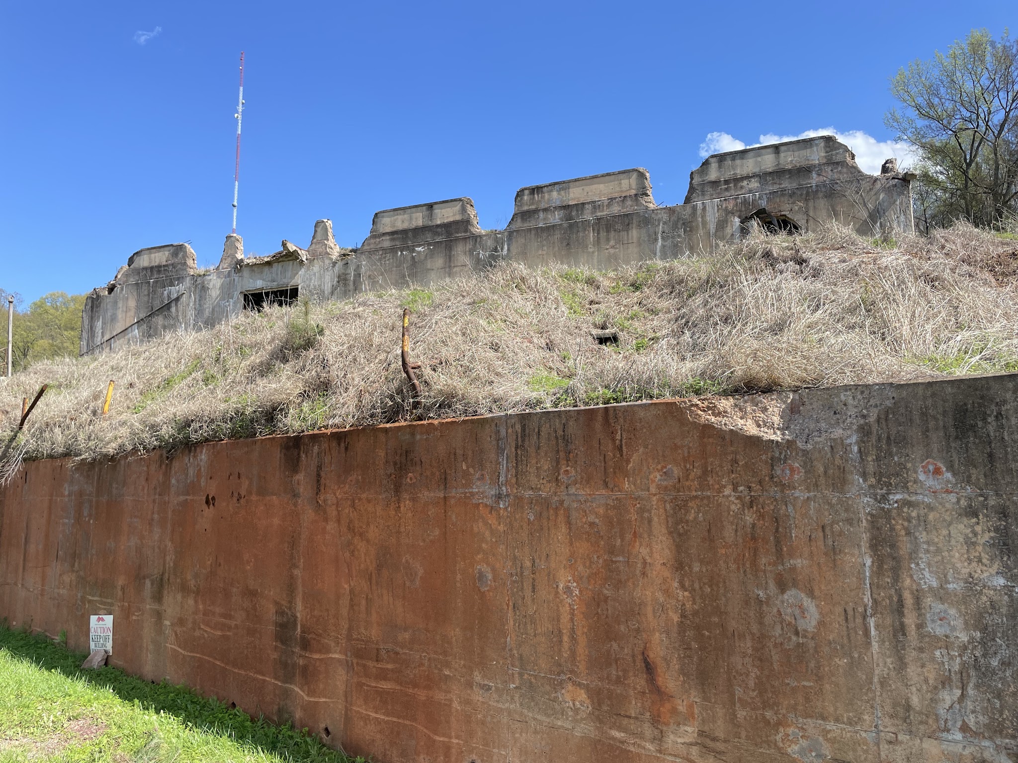 Red Mountain Park, Venice Road entrance and parking lot - Birmingham, AL