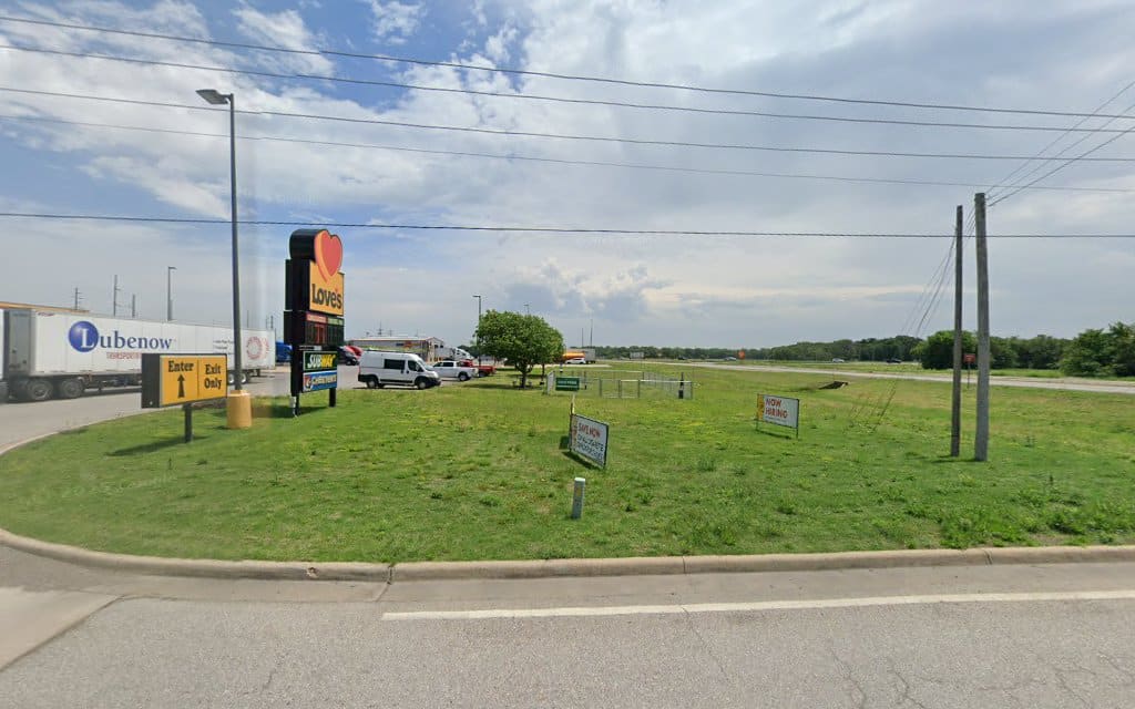 Dog Park at Love's Travel Stops - Calera, OK