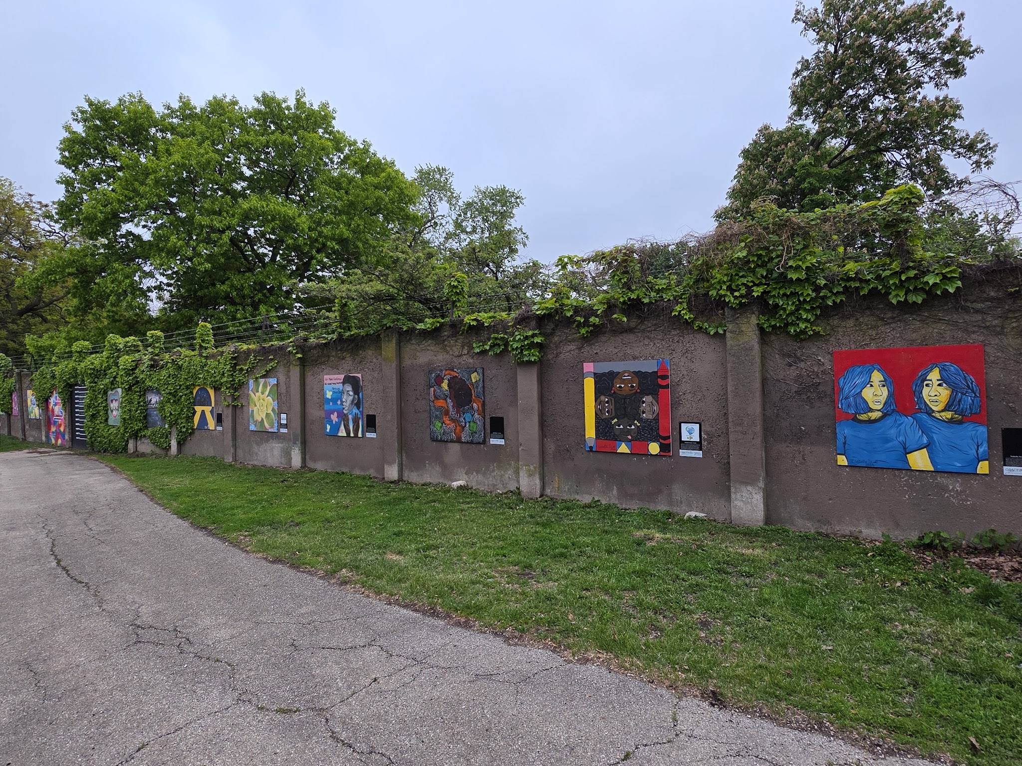 Challenger Dog Friendly Area - Chicago, IL