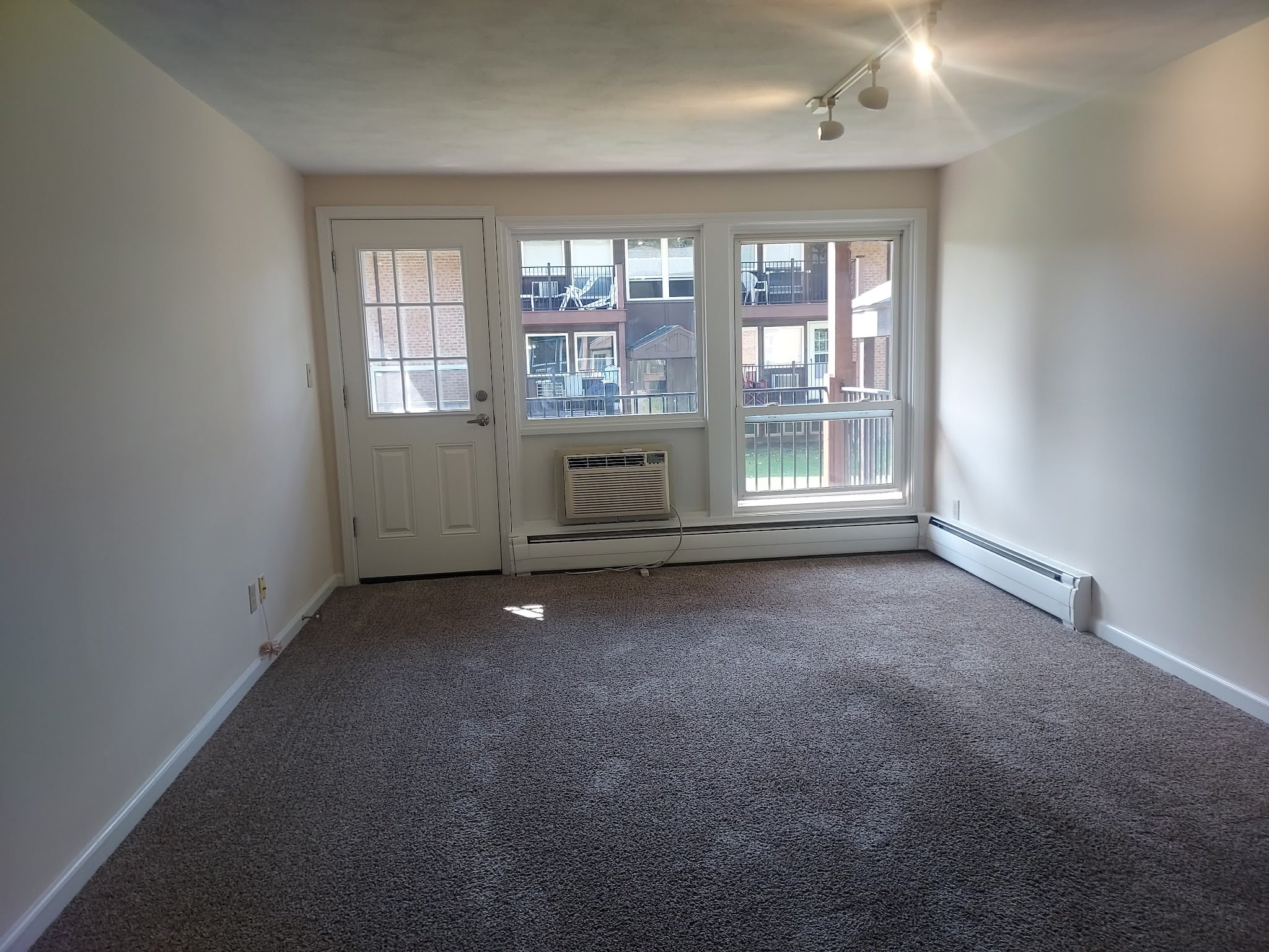 Franklin Park Apartments - East Syracuse, NY