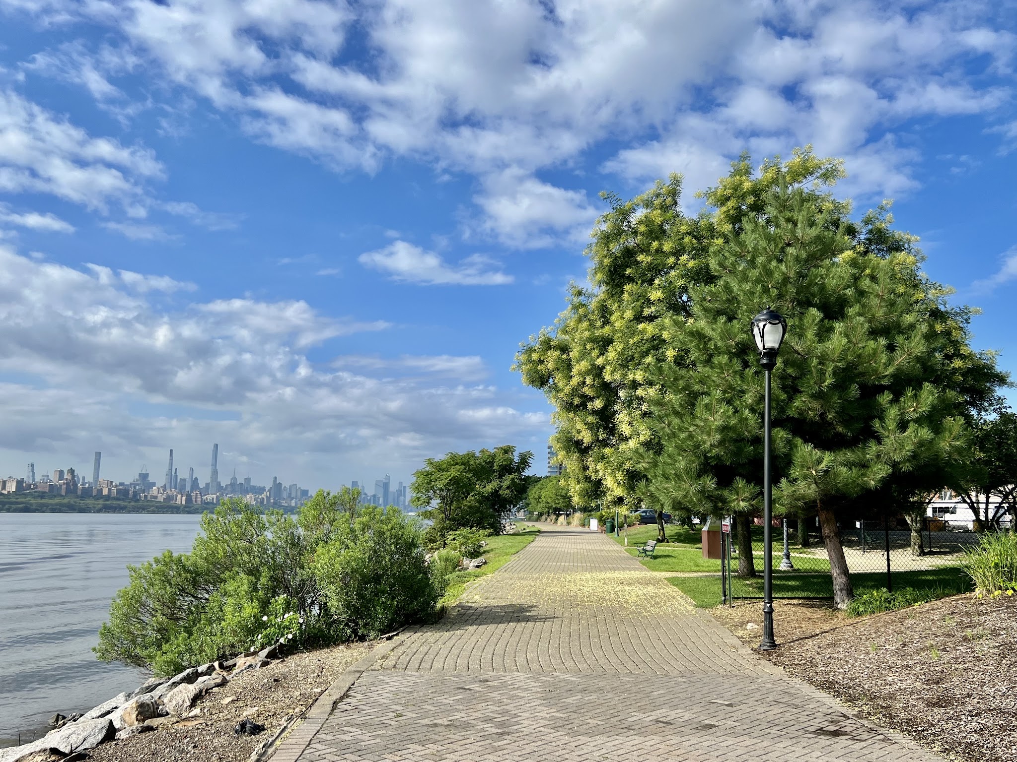 Edgewater Dog Park - Edgewater, NJ