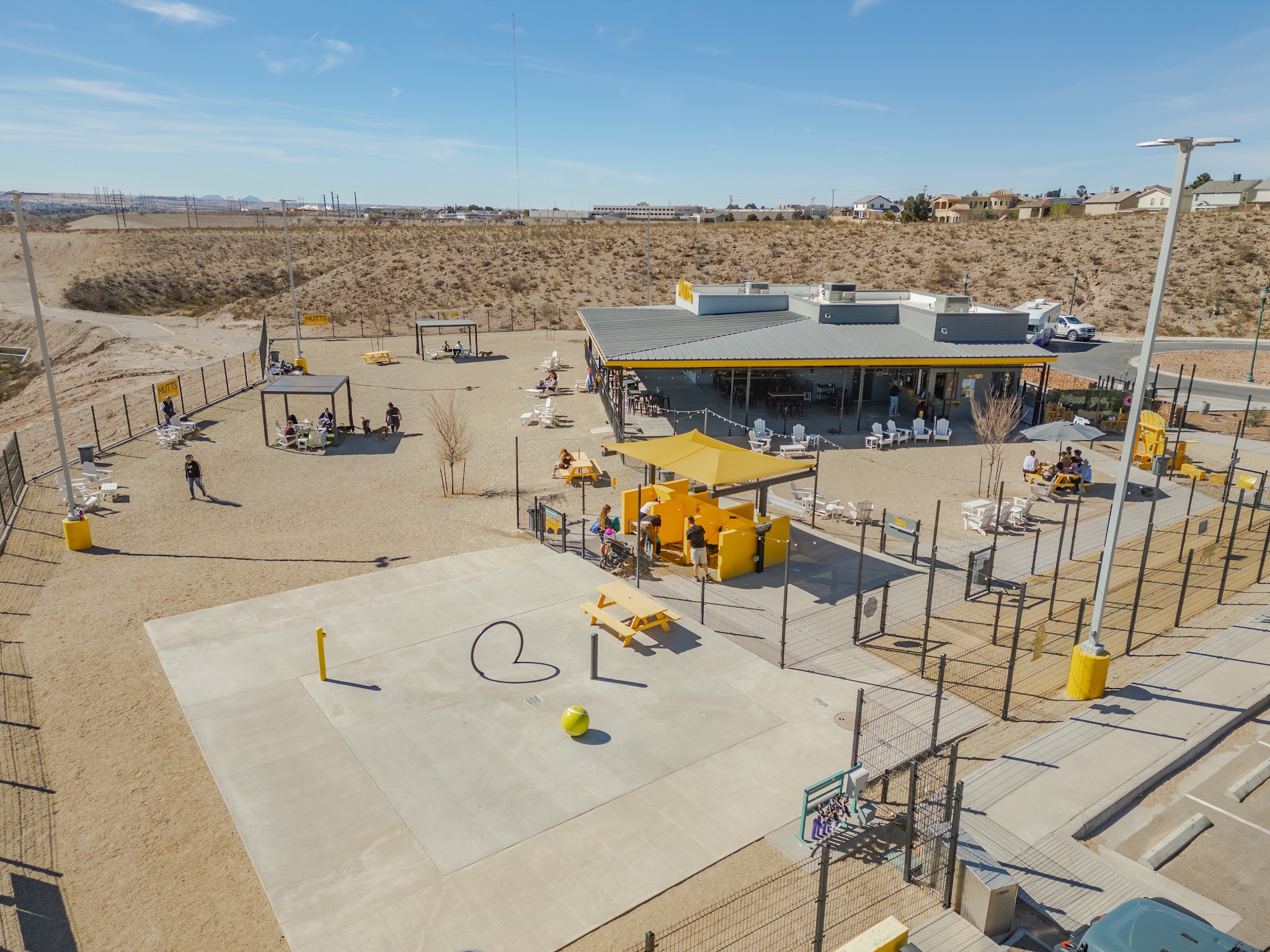 MUTTZ El Paso- Dog Park Bar - El Paso, TX