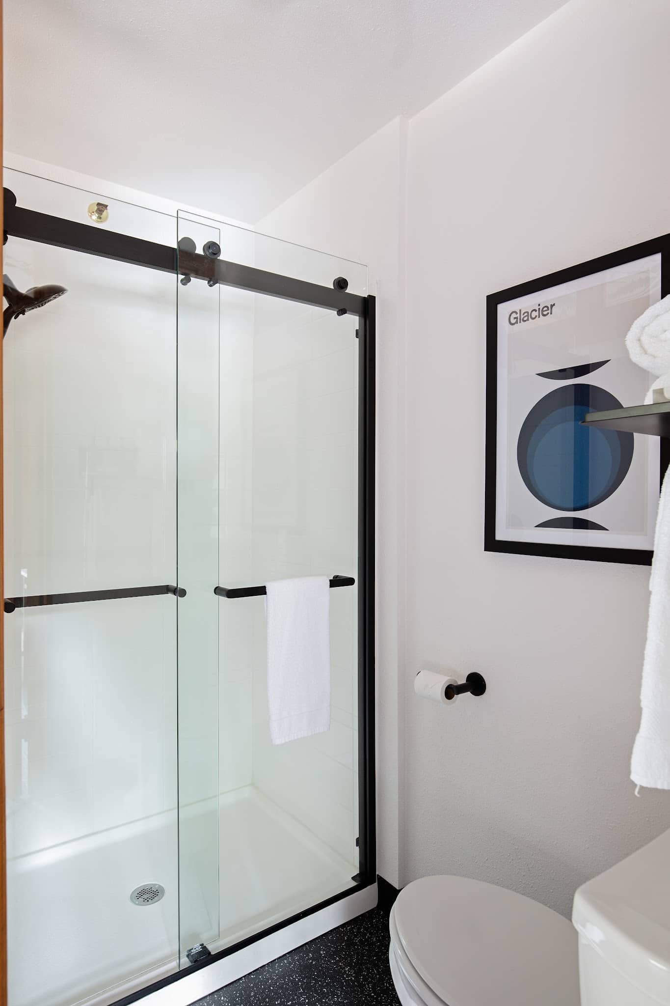 LOGE Glacier - Essex, MT