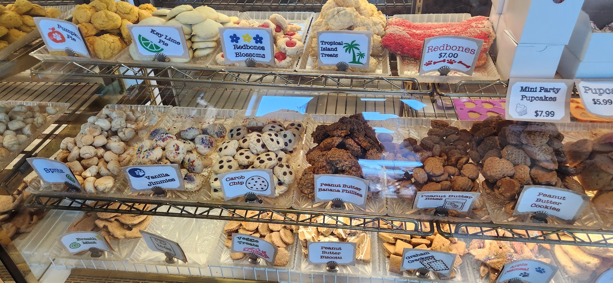 Redbones Dog Bakery & Boutique - Fernandina Beach, FL
