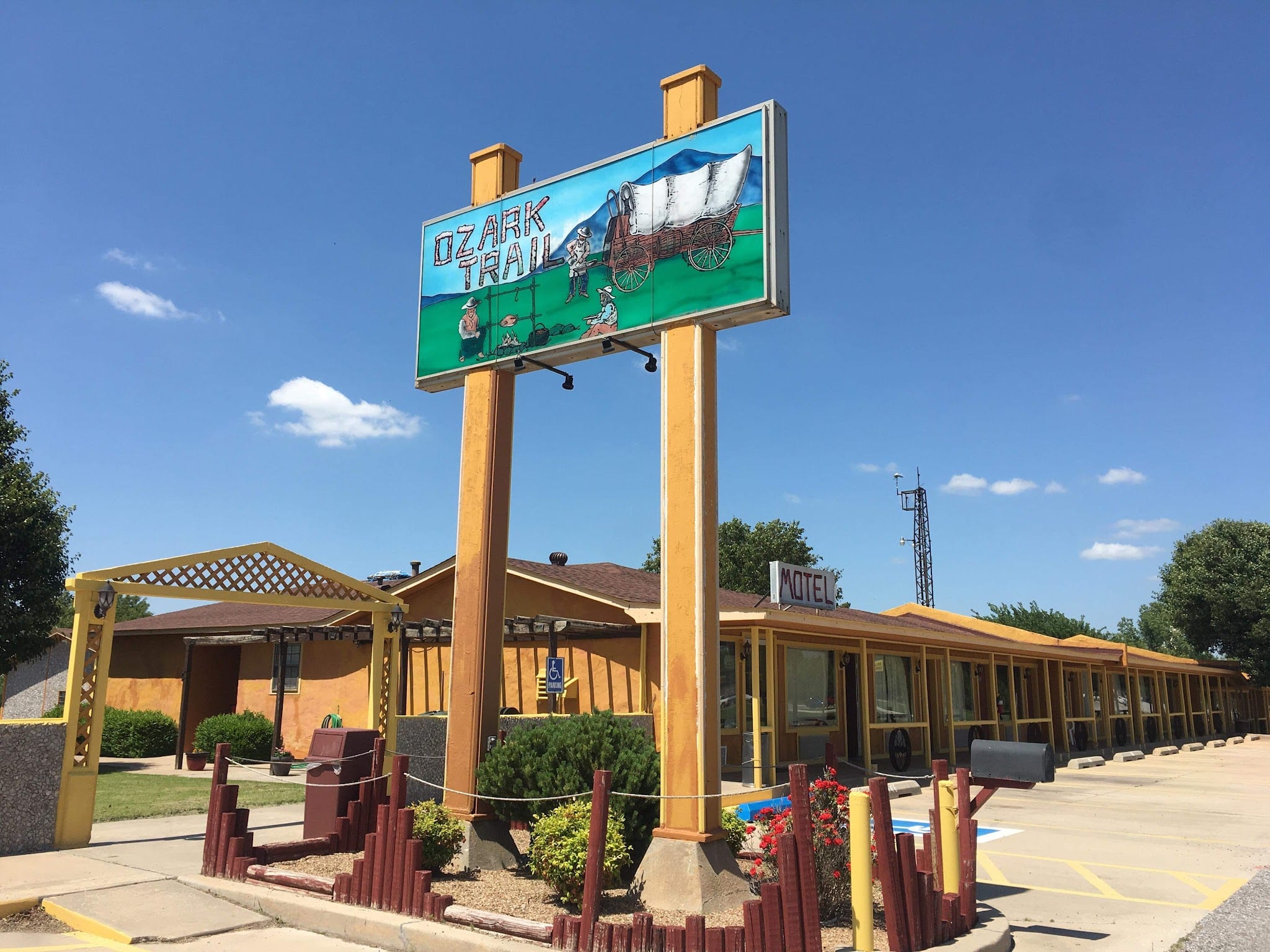 Ozark Trail Motel & Restaurant - Fletcher, OK