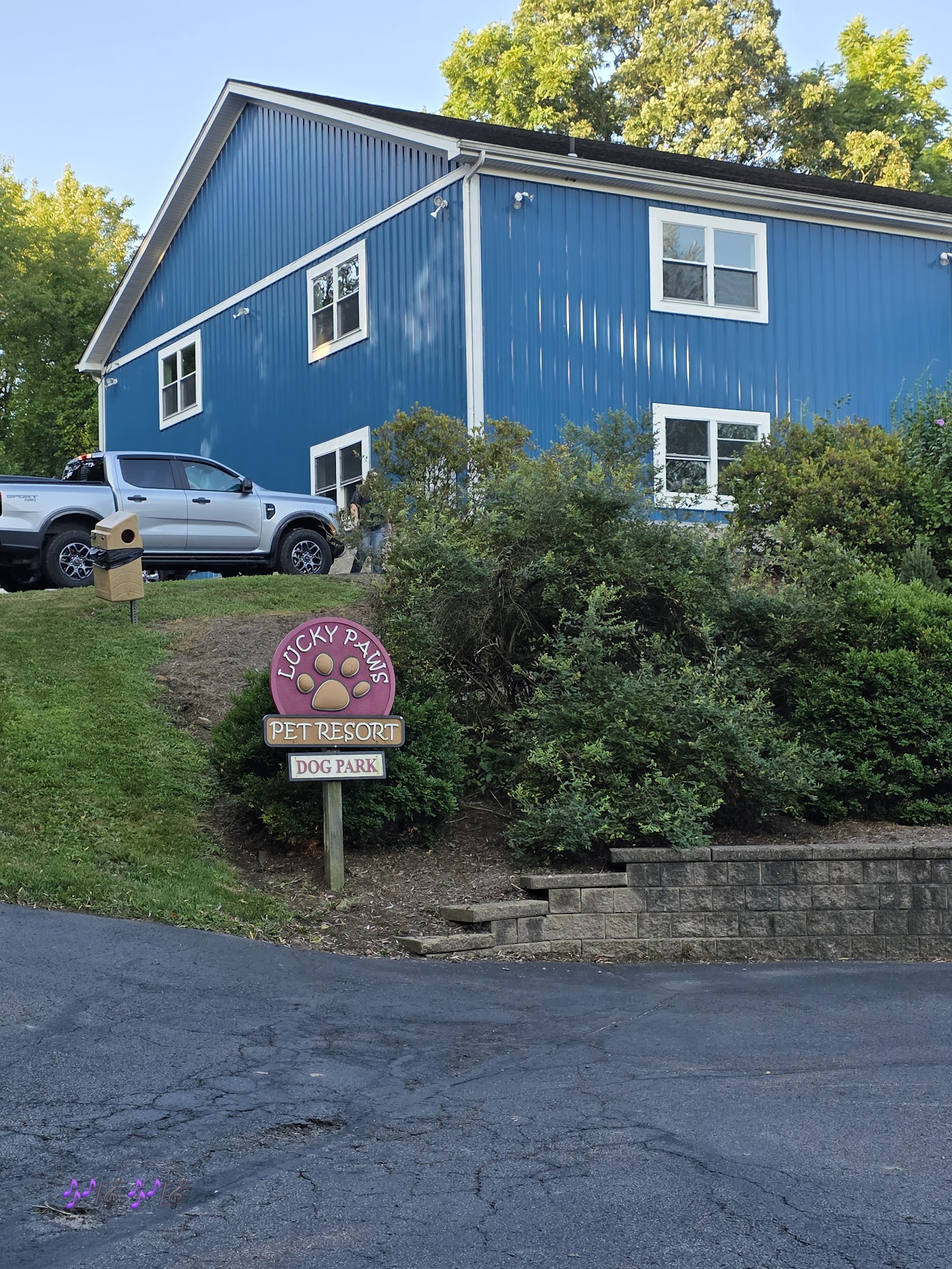 Lucky Paws Pet Resort - Freedom, PA