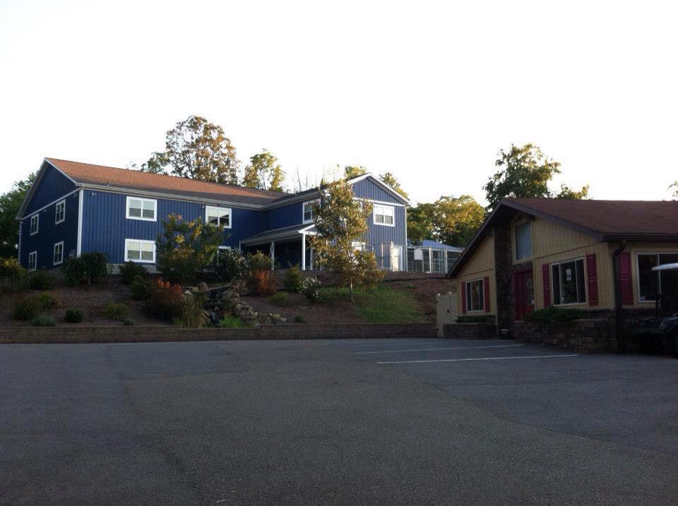 Lucky Paws Pet Resort - Freedom, PA