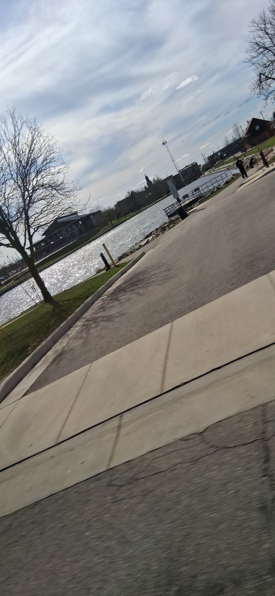 Dogs Allowed Off-Leash (Boat Landing ONLY) - Hartford, WI