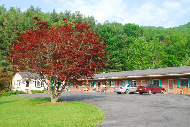 The RoseLoe Motel - Hot Springs, VA