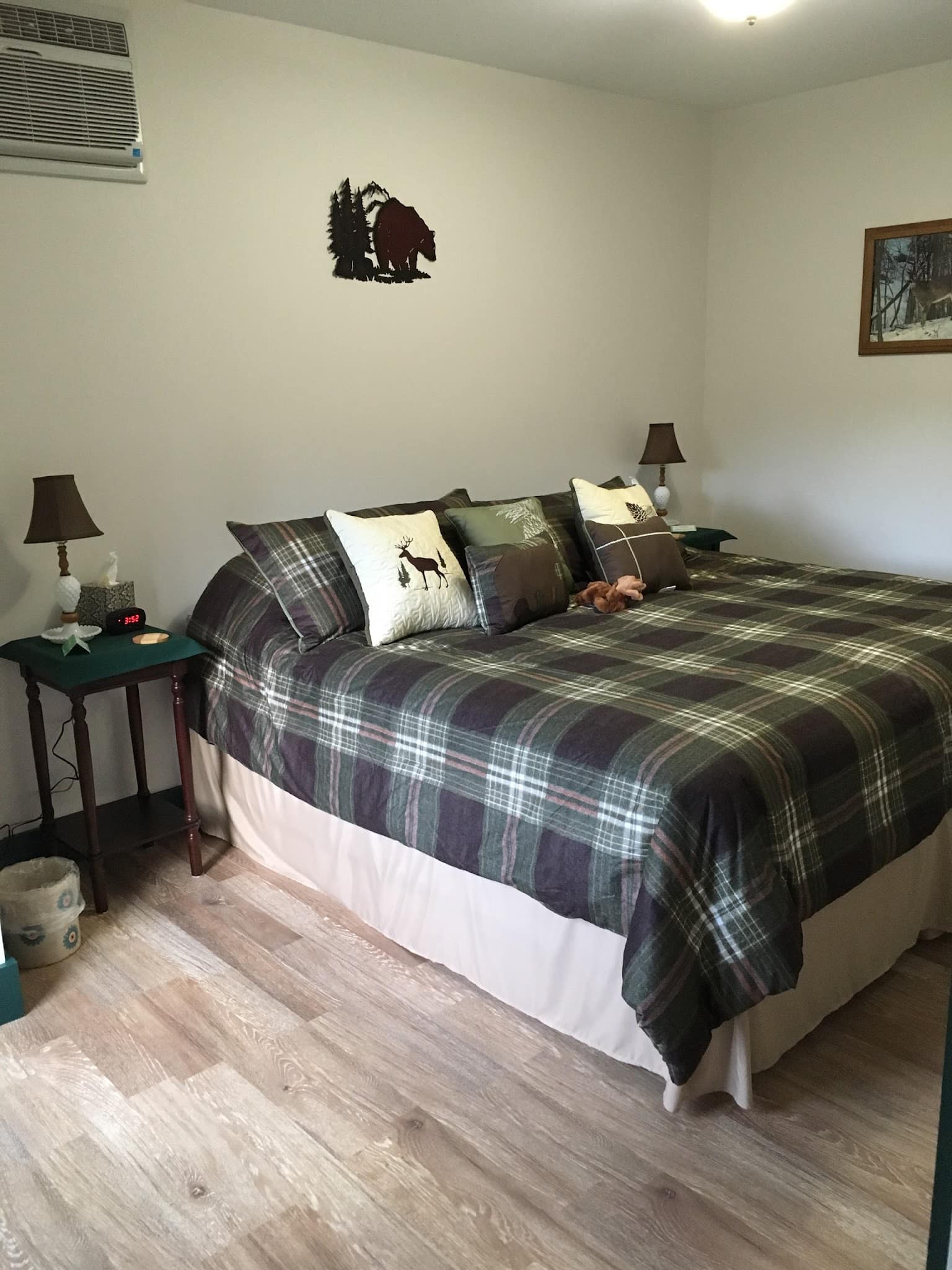 Serene Country Cabins - Hyde Park, VT