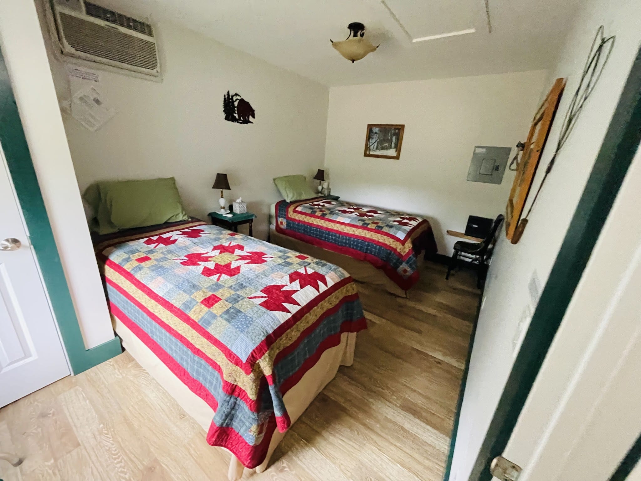 Serene Country Cabins - Hyde Park, VT