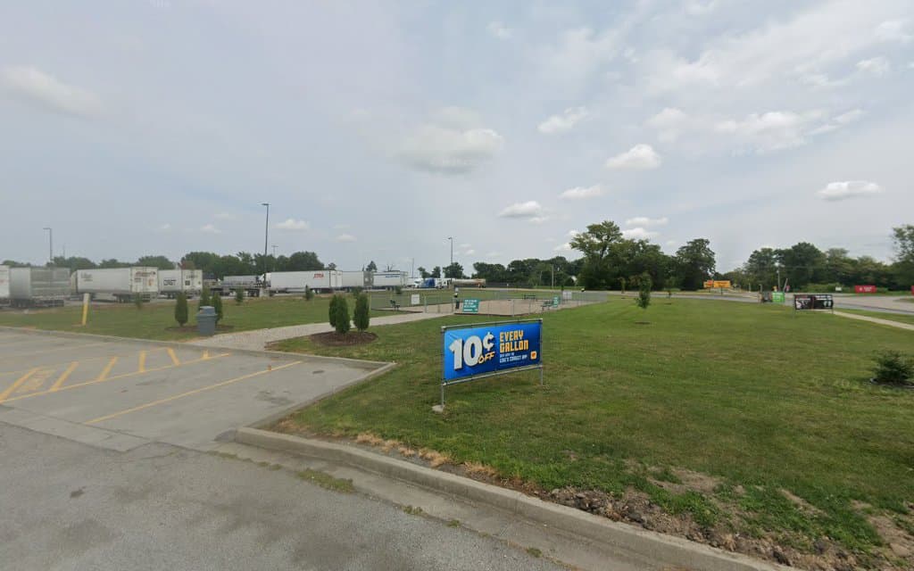 Dog Park at Love's Travel Stops - Ina, IL