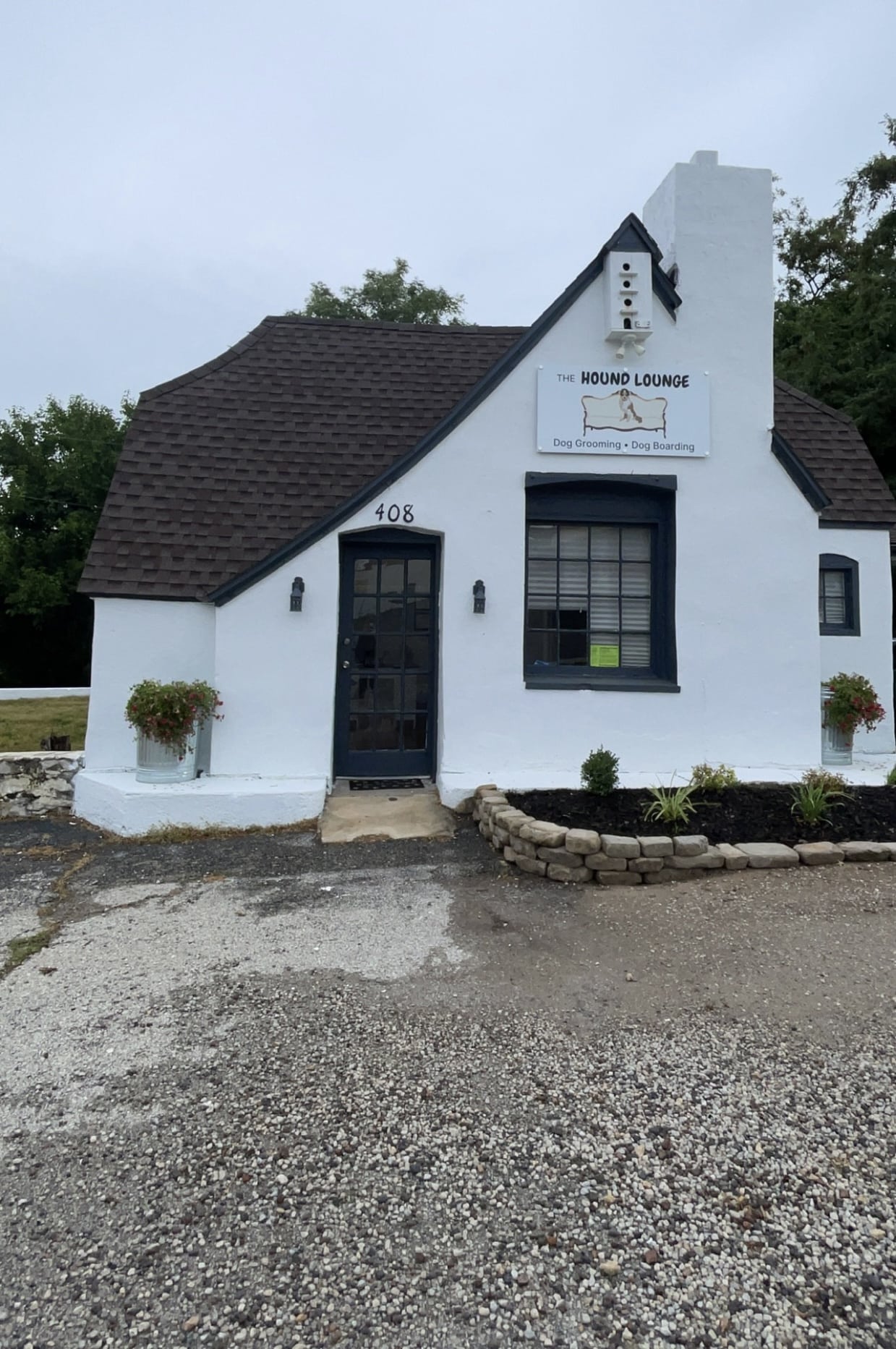 The Hound Lounge LLC - Louisburg, KS