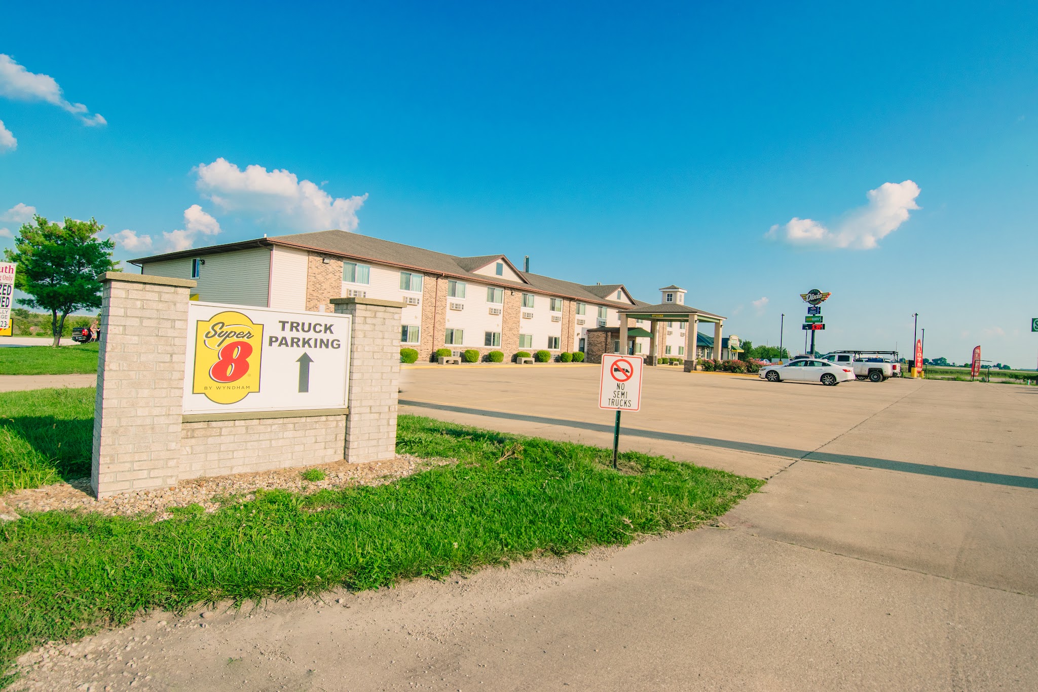 Super 8 by Wyndham McLean/Bloomington SW - McLean, IL