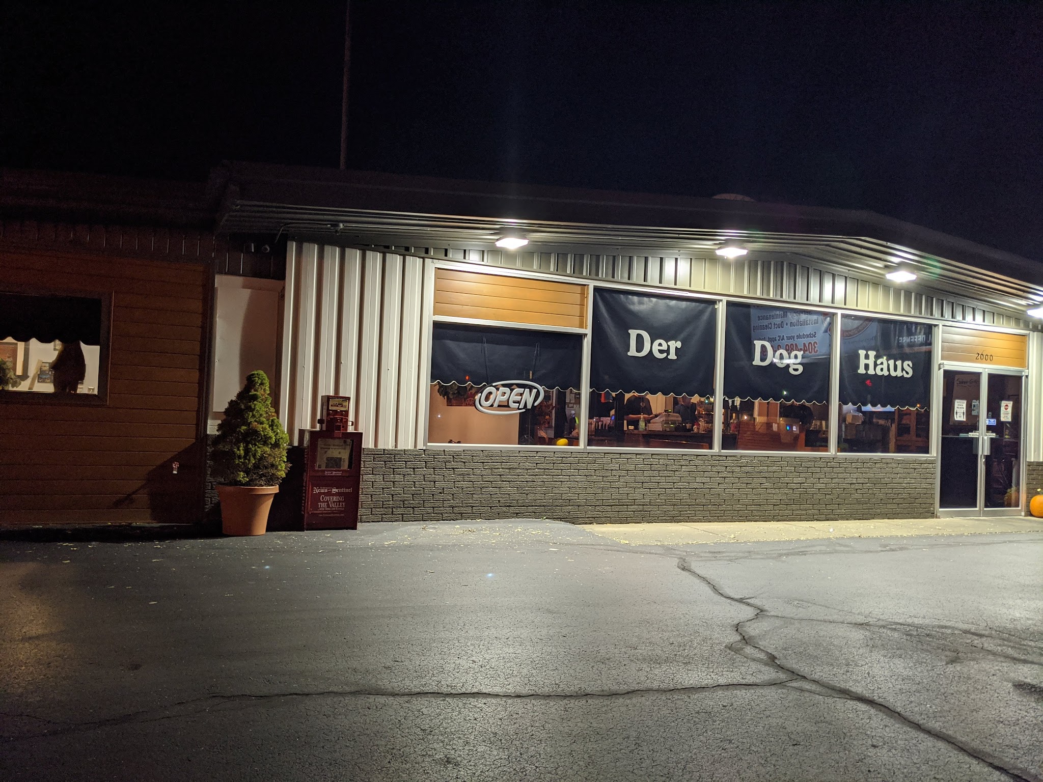 Der Dog Haus - Parkersburg, WV