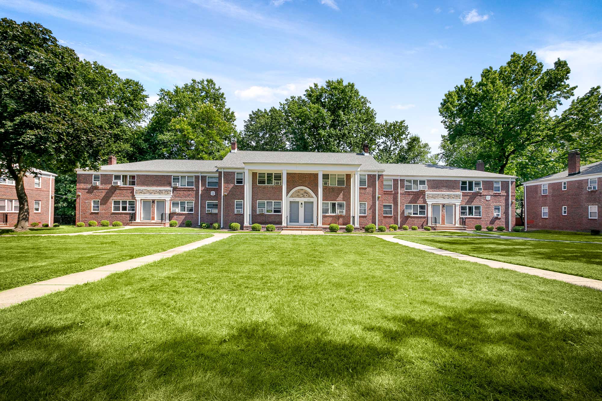 Hillside Village Apartments - Ridgefield, NJ