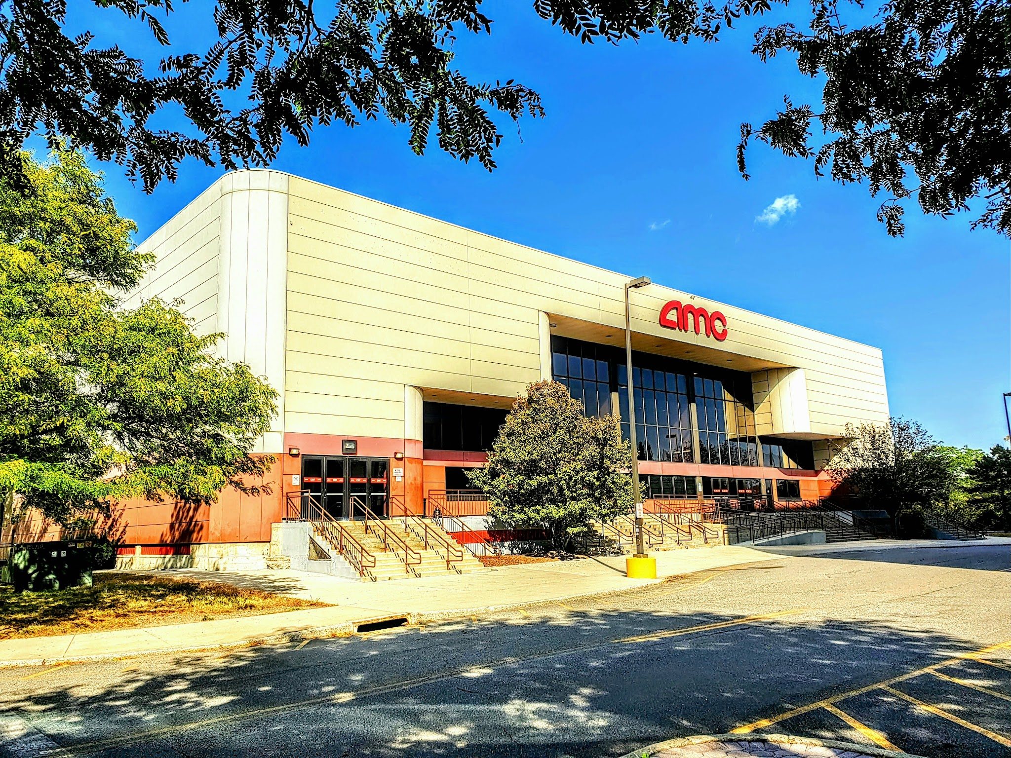 AMC Ridgefield Park 12 - Ridgefield Park, NJ