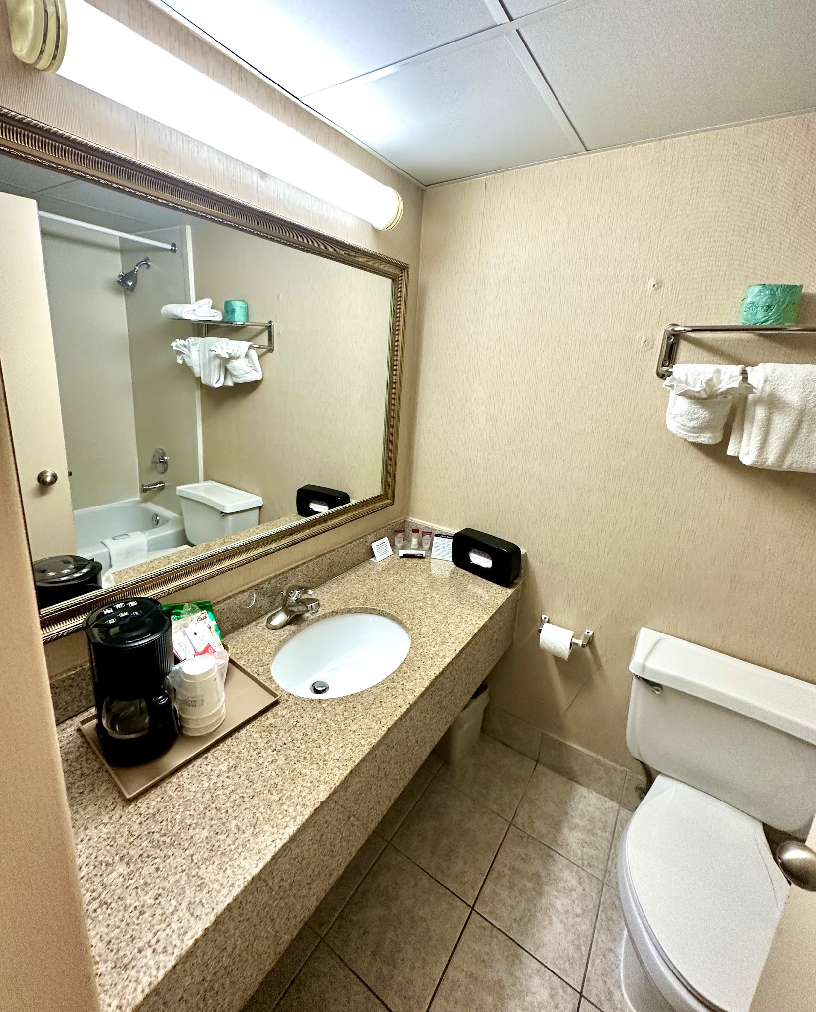 Ramada by Wyndham Rochelle Park Near Paramus - Rochelle Park, NJ