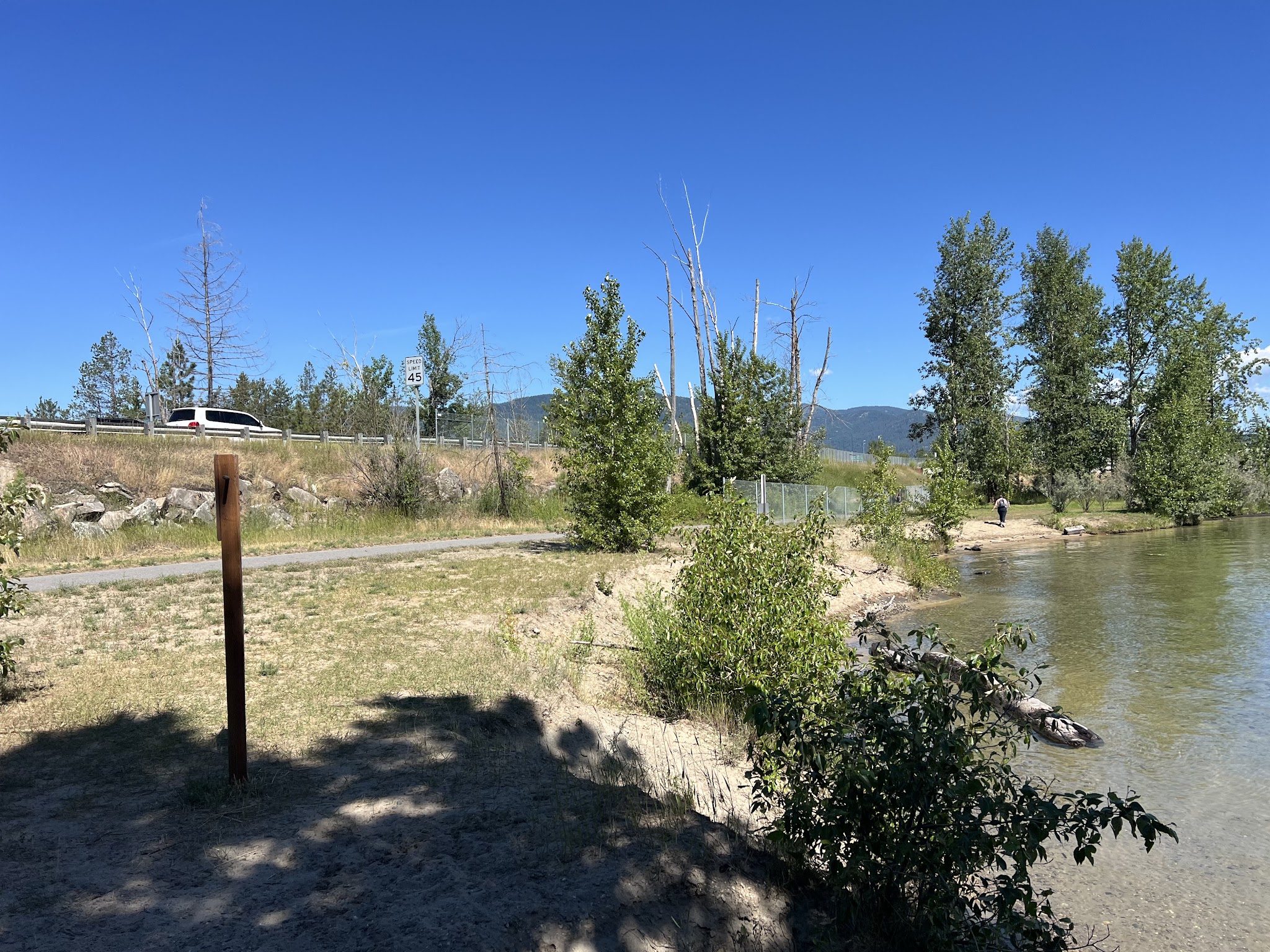 Dog beach winter walk - Sandpoint, ID