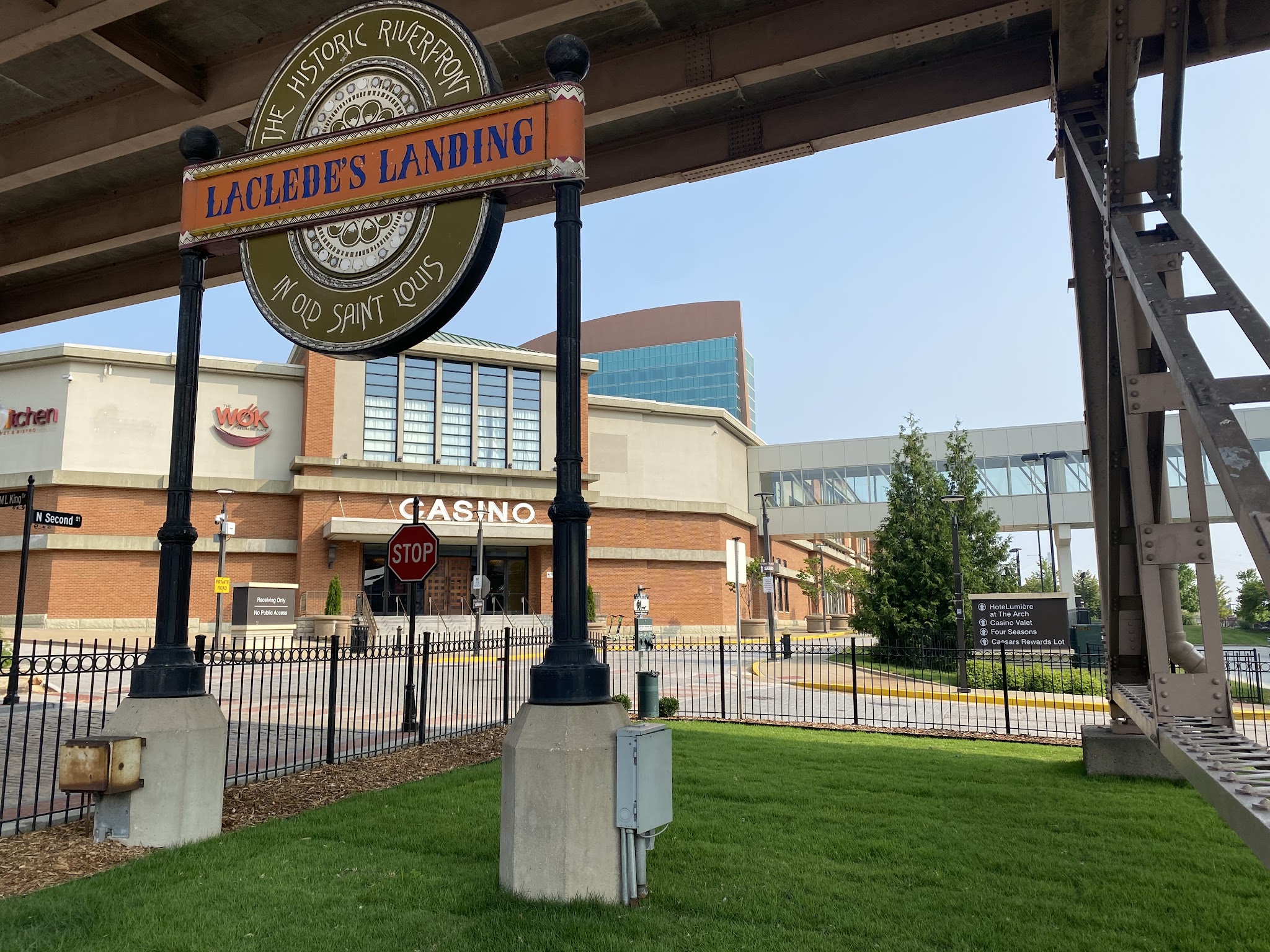 Laclede's Landing Dog Park - St. Louis, MO