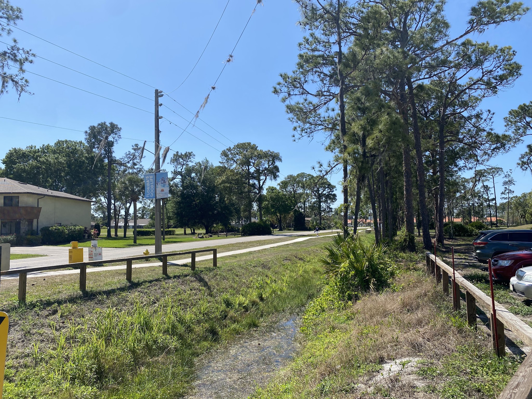 Sun 'N Lake Dog Park Parking - US, FL