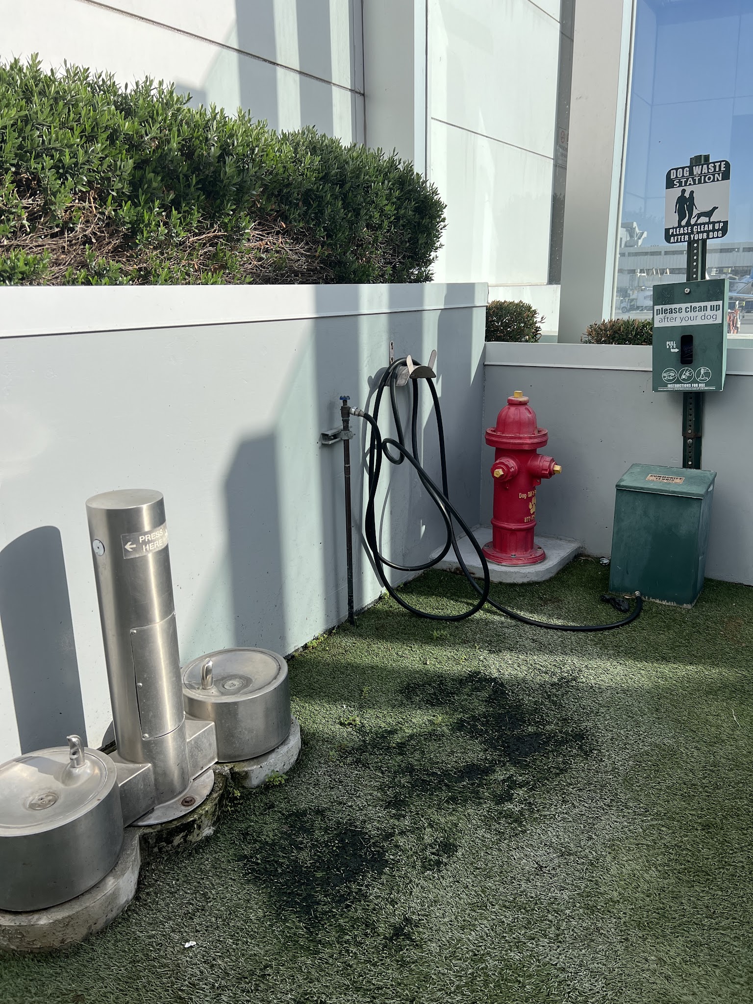 Terminal 6 Pet Relief Area - Los Angeles, CA